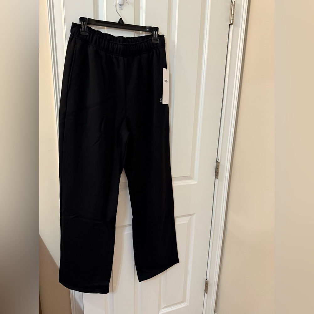 NWT ALO Yoga Accolade Straight Leg Sweatpant size Medium - Picture 4 of 7